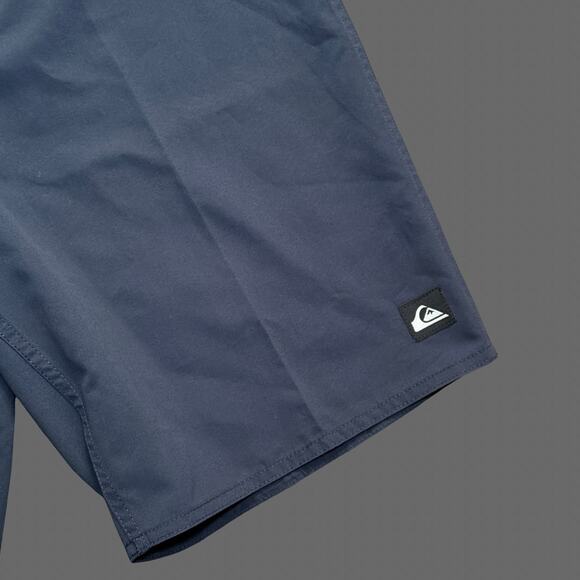 Quiksilver Everyday Solid 20" Board Shorts Navy Size 32 NWT - Picture 2 of 8